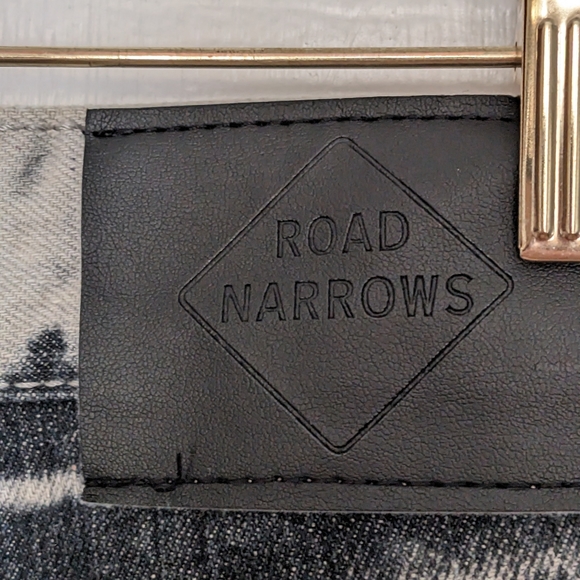 ROAD NARROWS NYC Men's Jeans - Picture 4 of 10